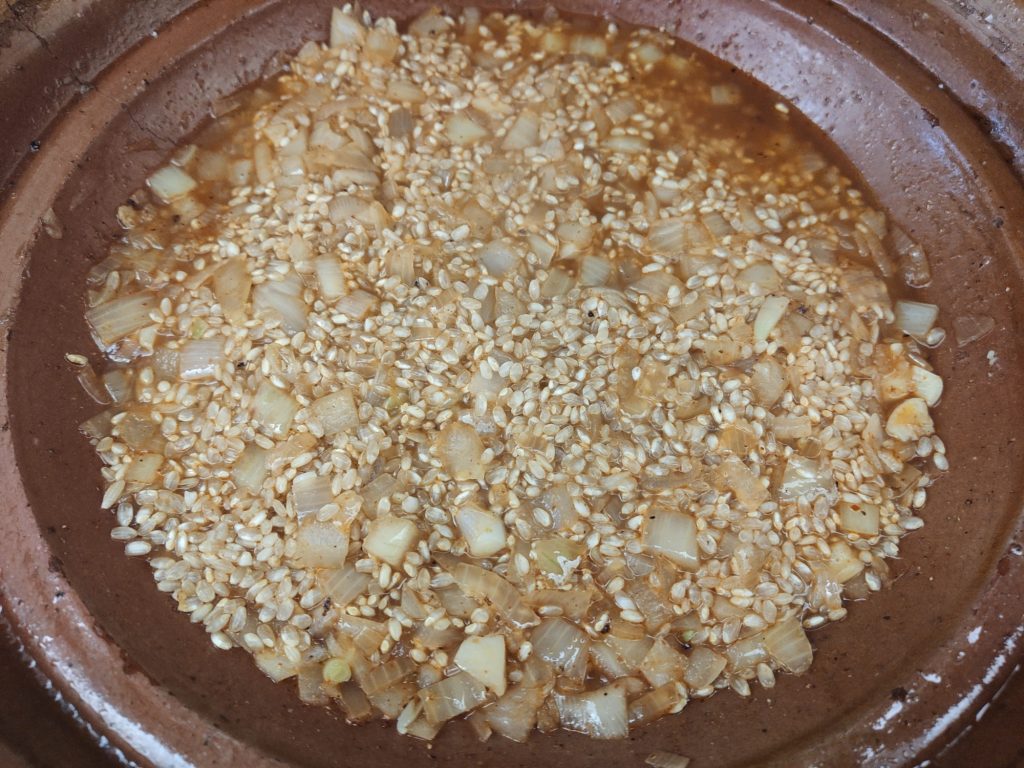 טאג'ין עוף עם אורז וזיתים - הוספת האורז