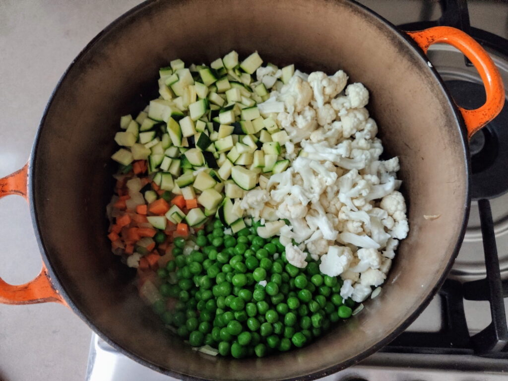 מרק ירקות עם גריסים - הסיר המתמלא