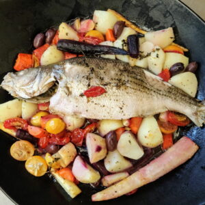 דג בס בתנור עם ירקות ותפוחי אדמה