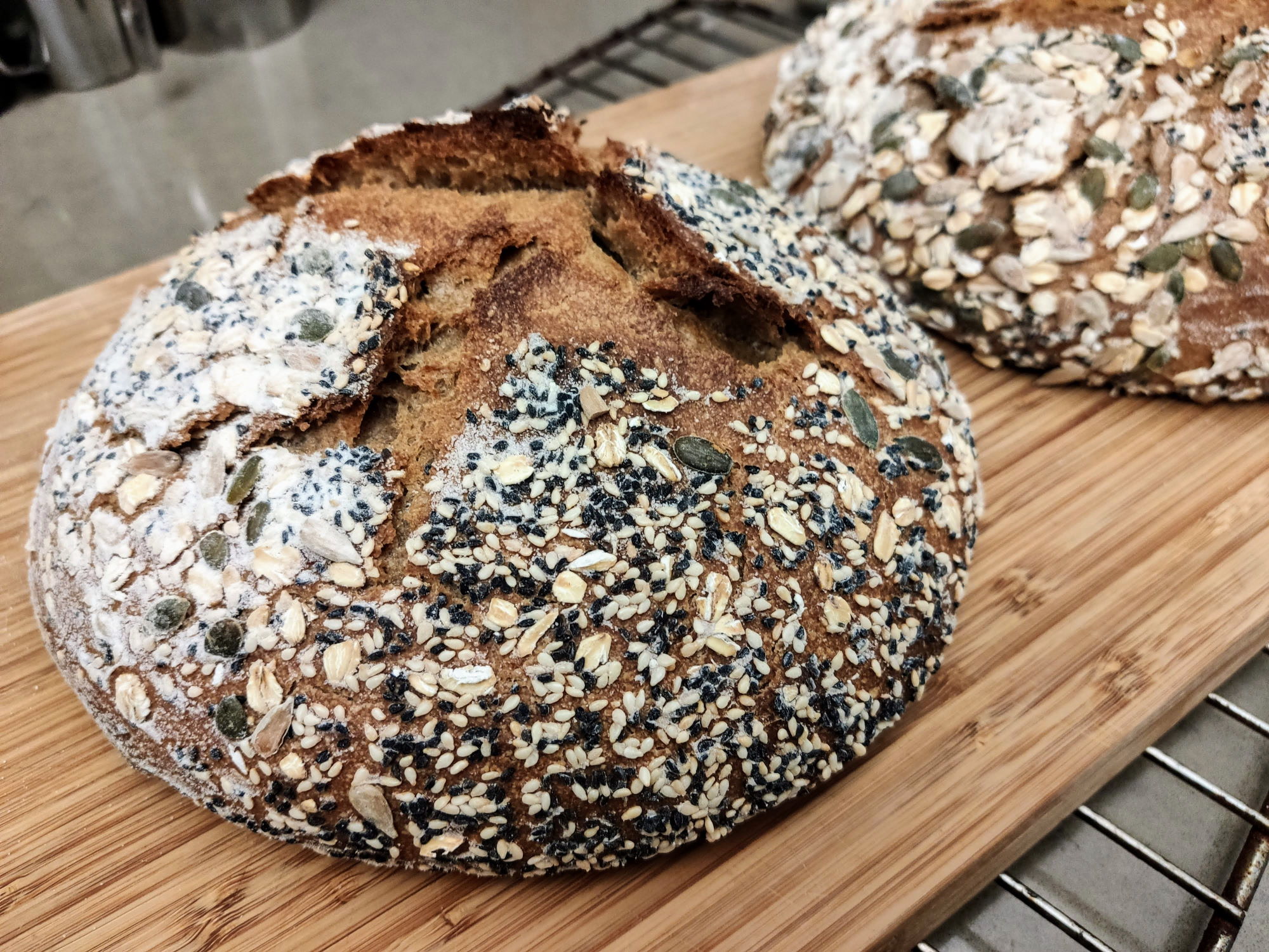 לחם מחמצת עם שיפון מלא (40%)