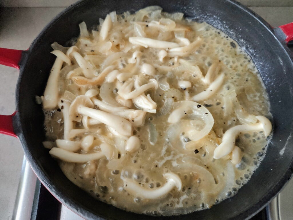 לברק שלם בתנור - הכנת הפטריות