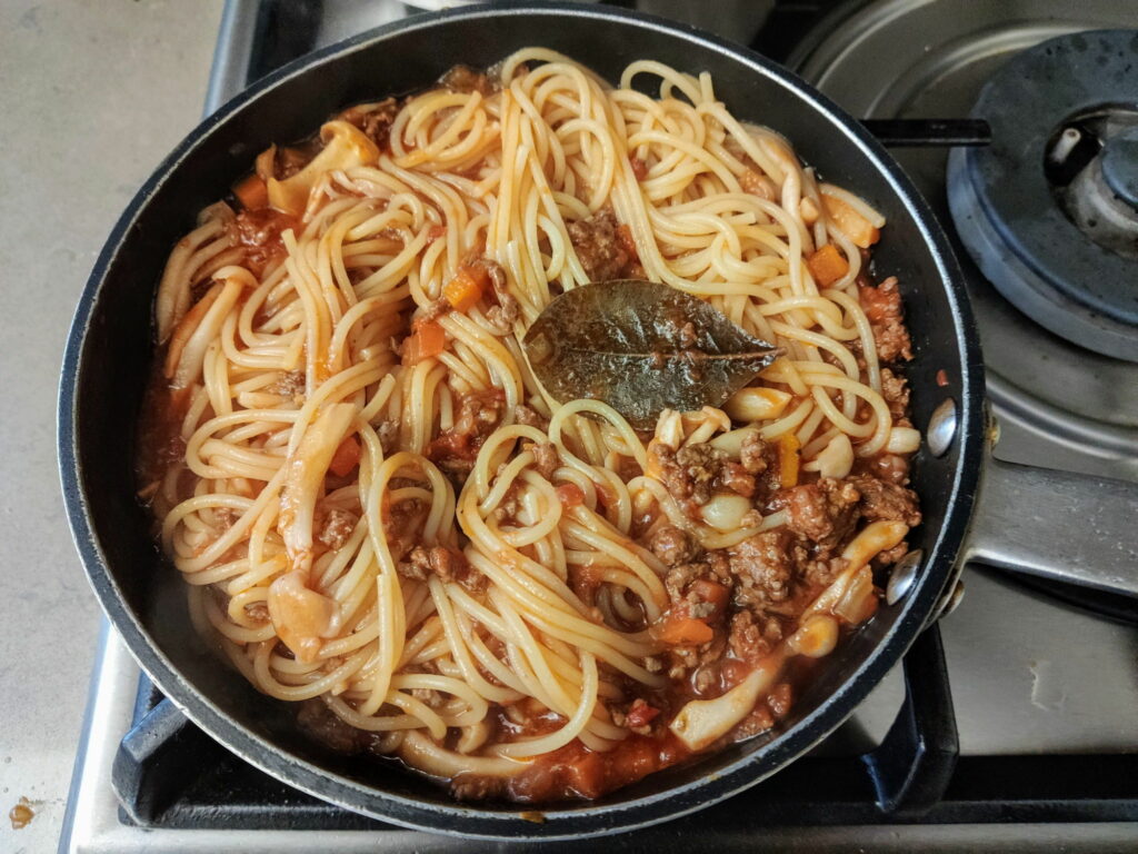 ספגטי בולונז - מוכן במחבת