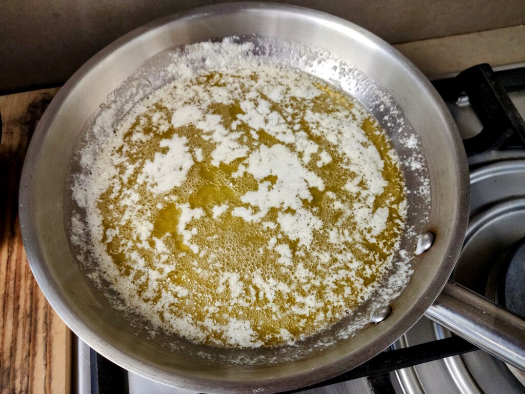 עוגיות חמאה עם פקאן - בישול החמאה