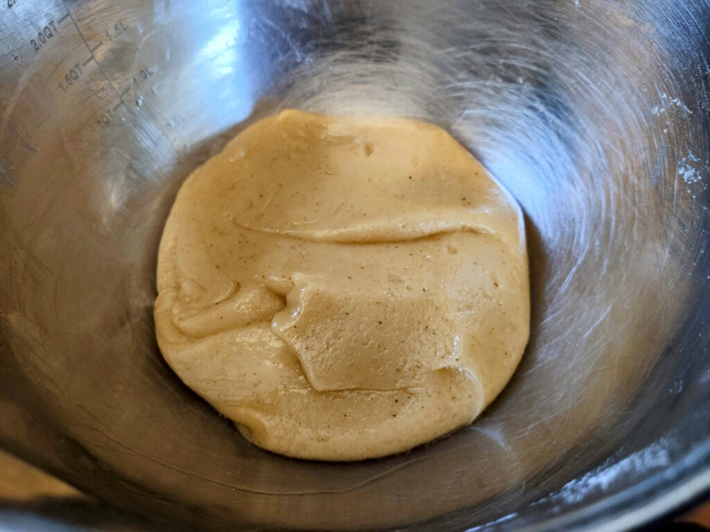 עוגיות חמאה עם פקאן - עיסת תערובת העוגיות לפני הוספת הפקאן